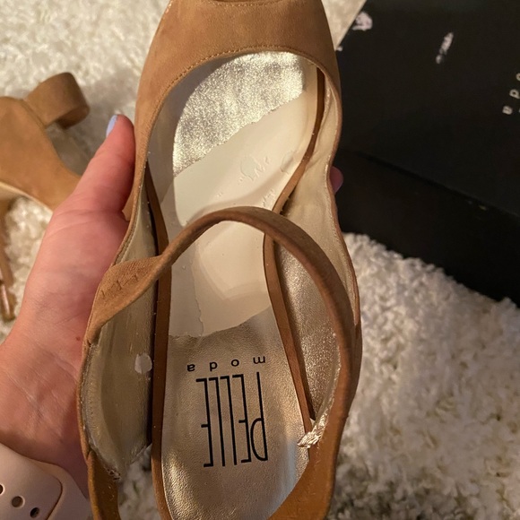 Tan Pelle Moda heels with ankle strp - Picture 10 of 11
